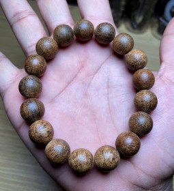 Vật phẩm Trầm Hương 12mm Banh Đỏ Rục – Malaysia