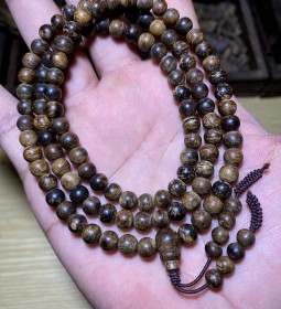 Vật phẩm Trầm Hương Bông 108 hạt 6mm chìm – Tarakan, Indonesia
