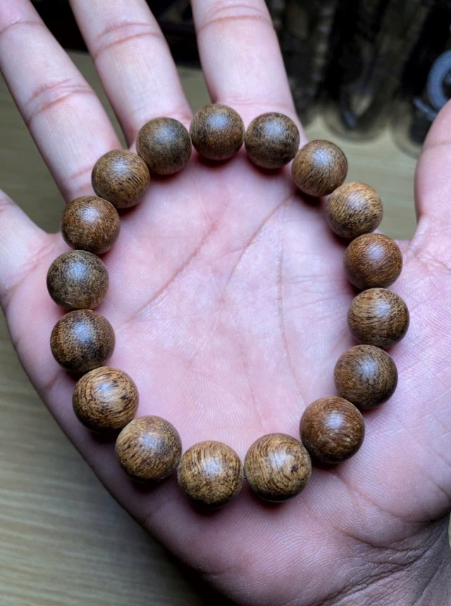 Vật phẩm Trầm Hương 12mm Banh Đỏ Rục – Malaysia