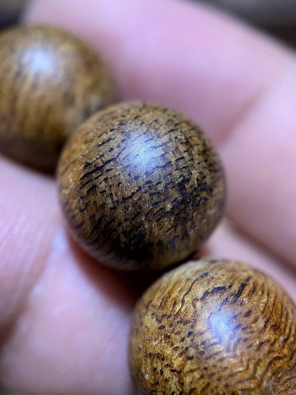 Vật phẩm Trầm Hương 12mm Banh Đỏ Rục – Malaysia