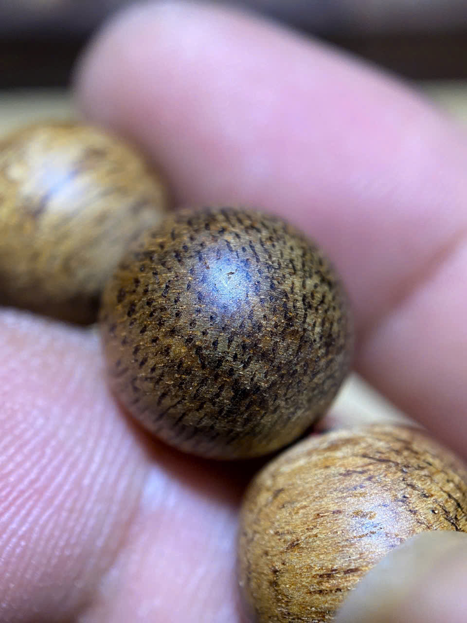 Vật phẩm Trầm Hương 12mm Banh Đỏ Rục – Malaysia