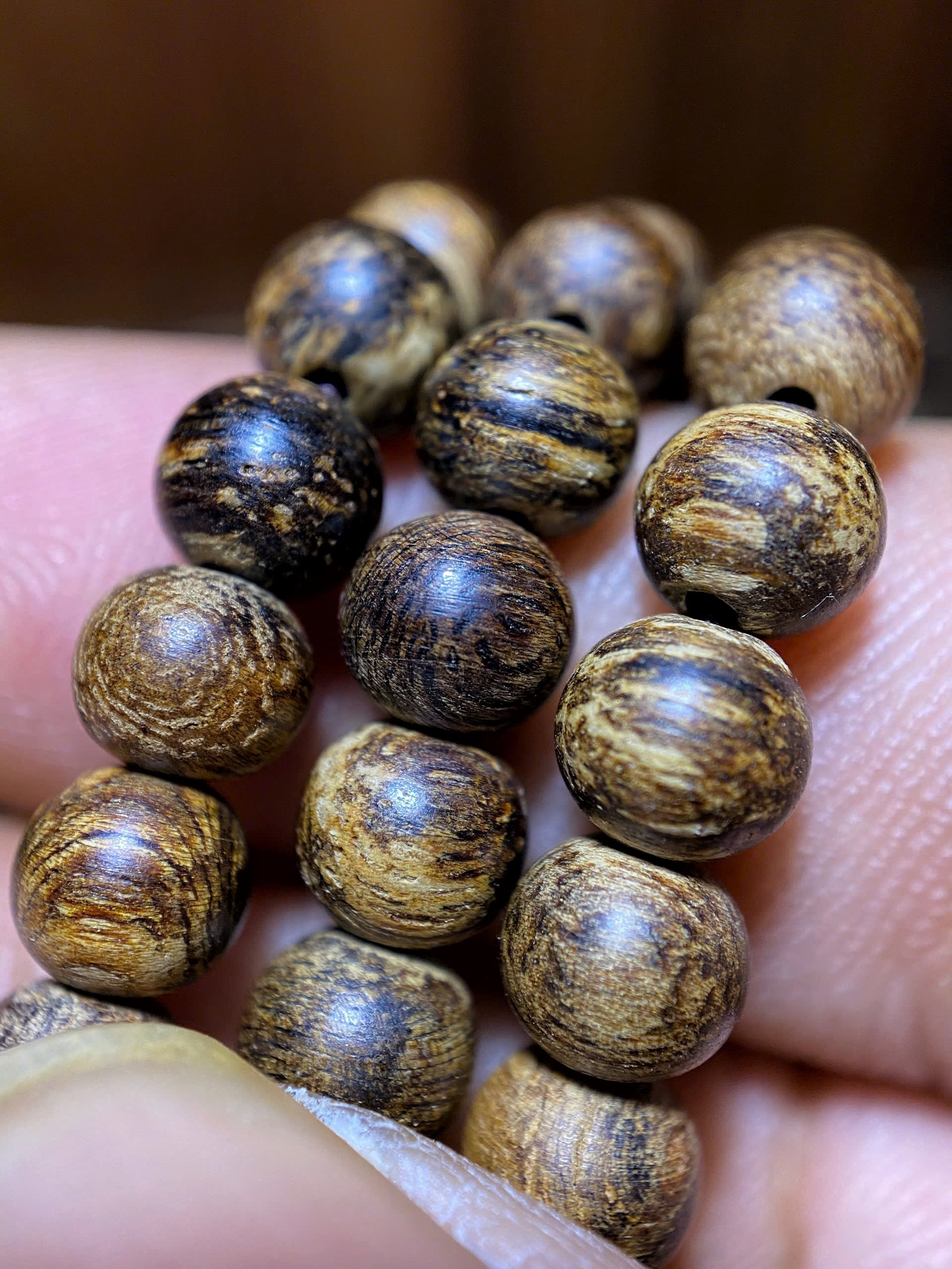Vật phẩm Trầm Hương Bông 108 hạt 6mm chìm – Tarakan, Indonesia
